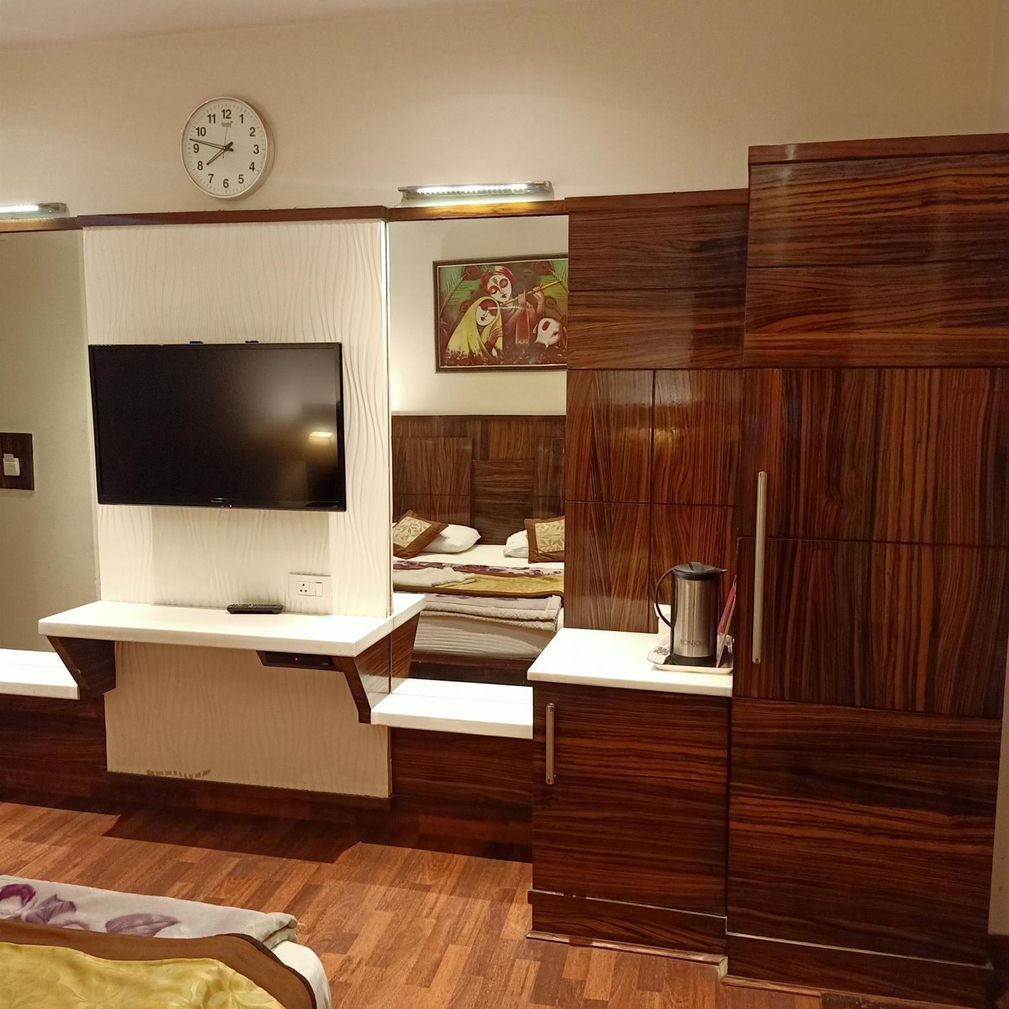 Hotel Geet Deluxe New Delhi Eksteriør bilde